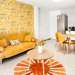 Historic Center With Balcony Rems דירה *